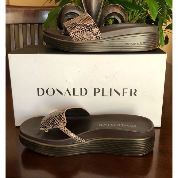 DONALD PLINER - L Sz 6 “FiFi” Sandal Python Print Leather Low Wedge. NEW IN BOX! - Picture 11 of 14